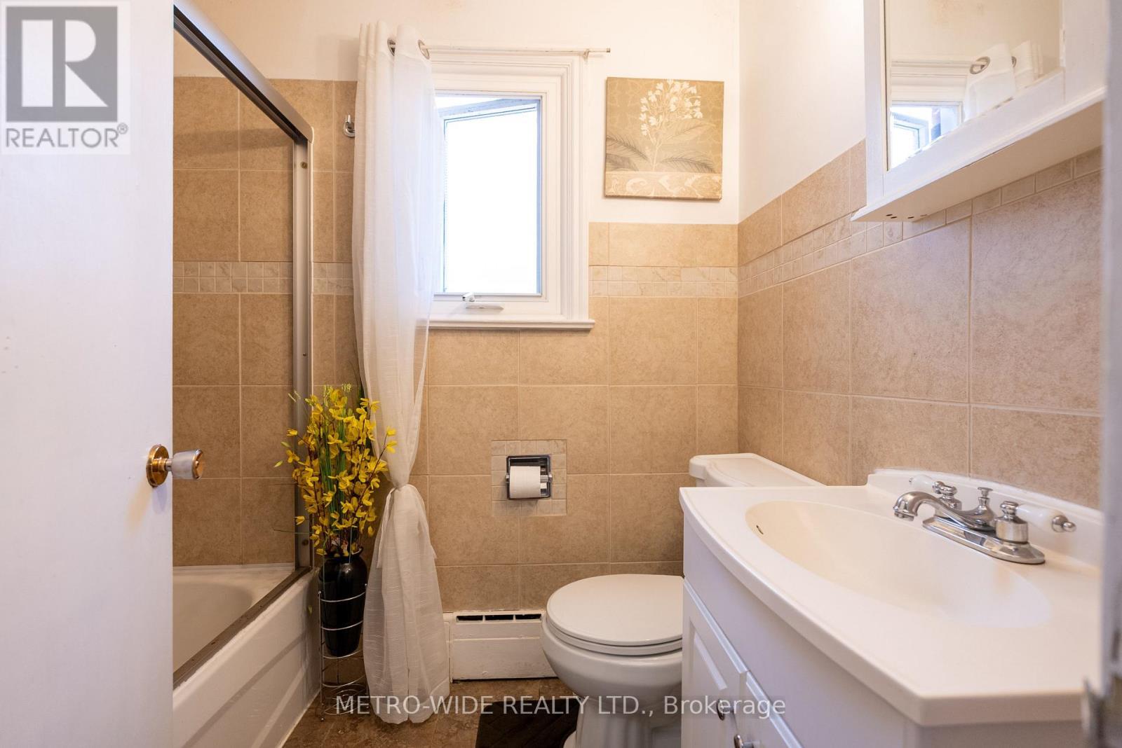 476 First Avenue E, North Bay, ON - Indoor Photo Showing Bathroom