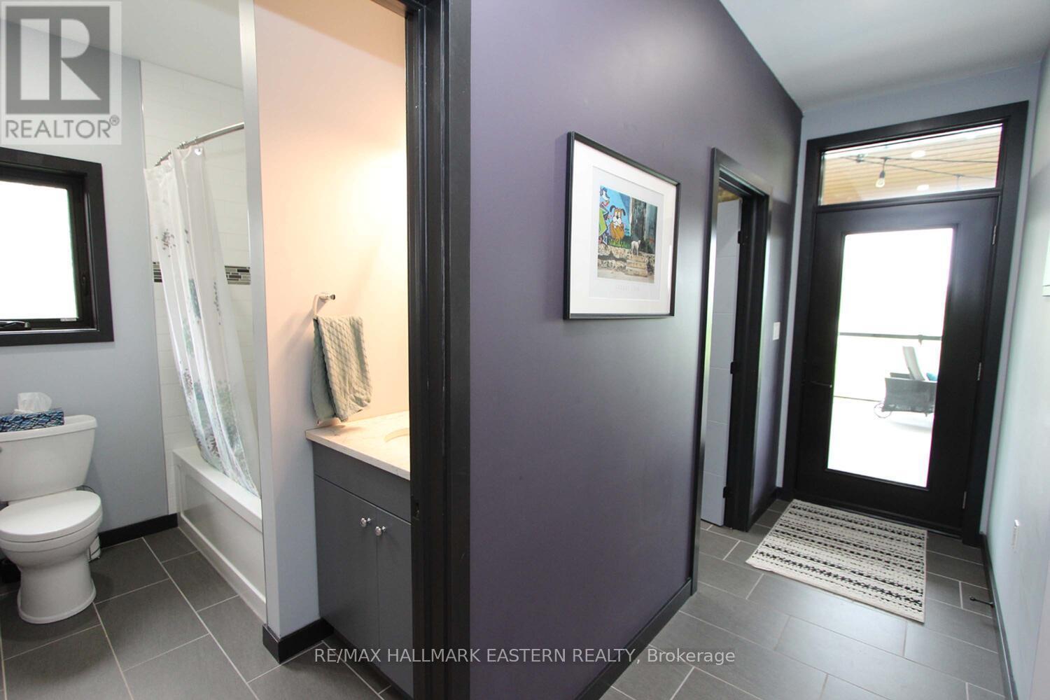 Guest Bath - 1483 Webster Road, Douro-Dummer, ON - Indoor Photo Showing Bathroom