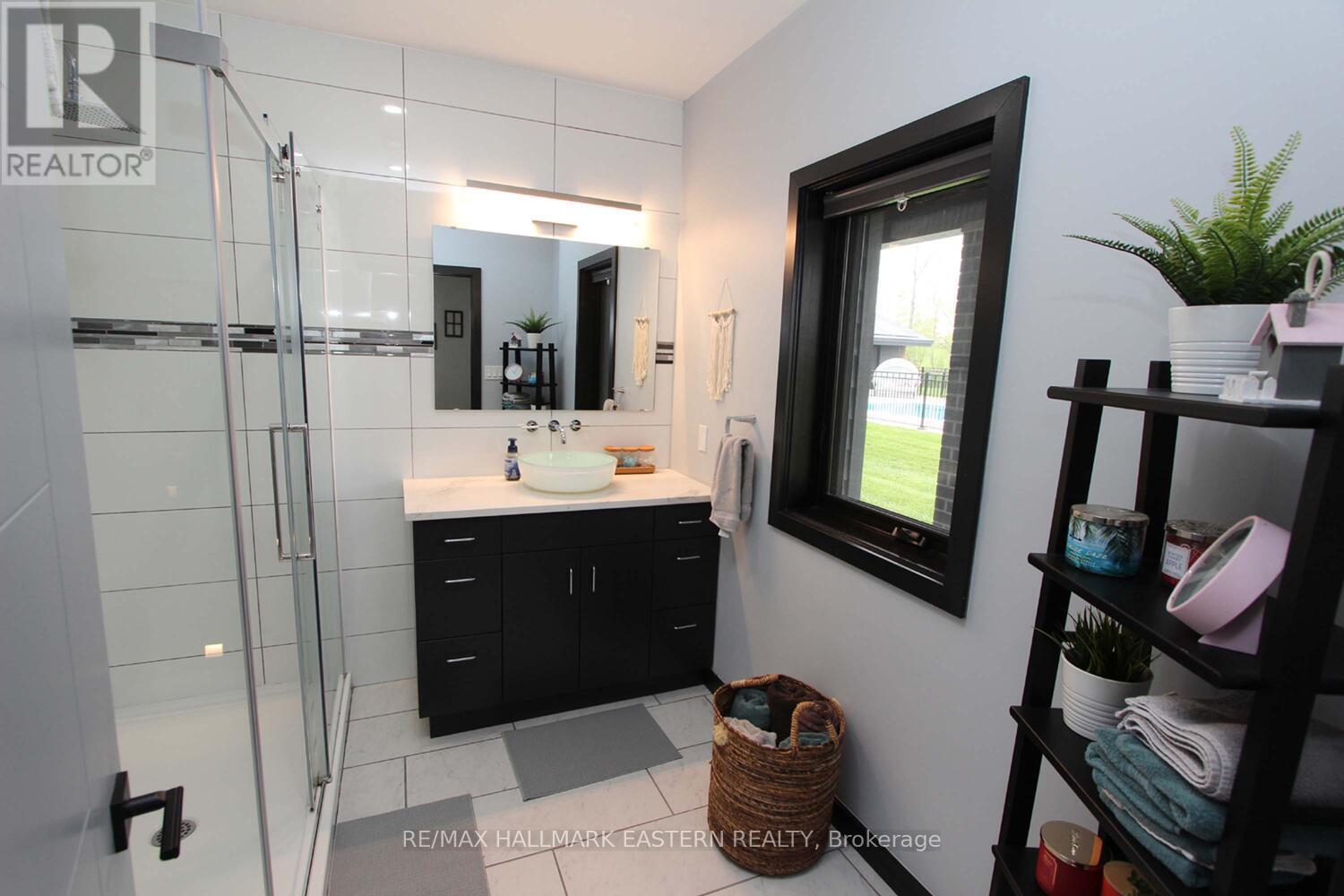 Ensuite - 1483 Webster Road, Douro-Dummer, ON - Indoor Photo Showing Bathroom