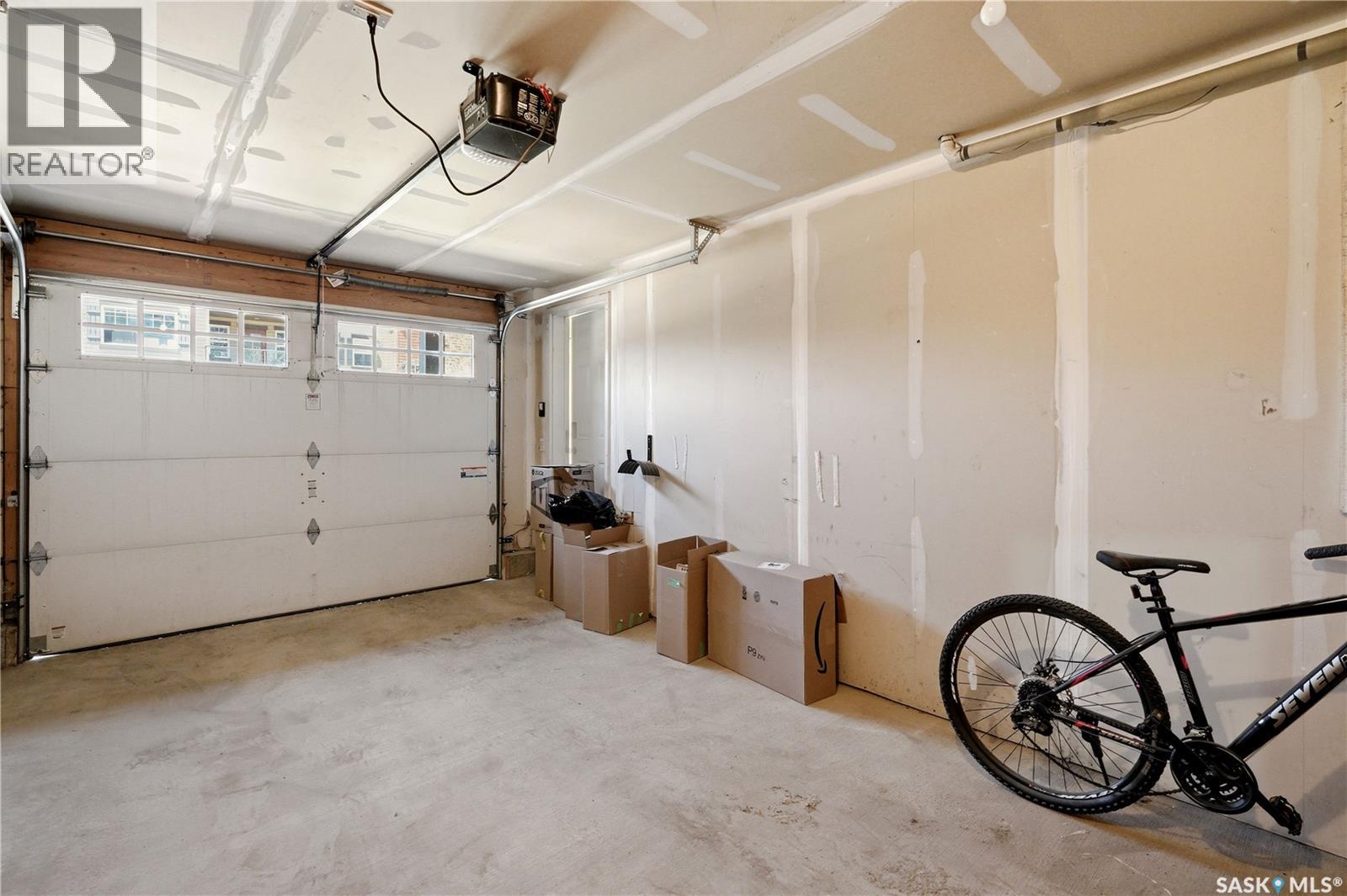 570 150 Langlois Way, Saskatoon, SK - Indoor Photo Showing Garage