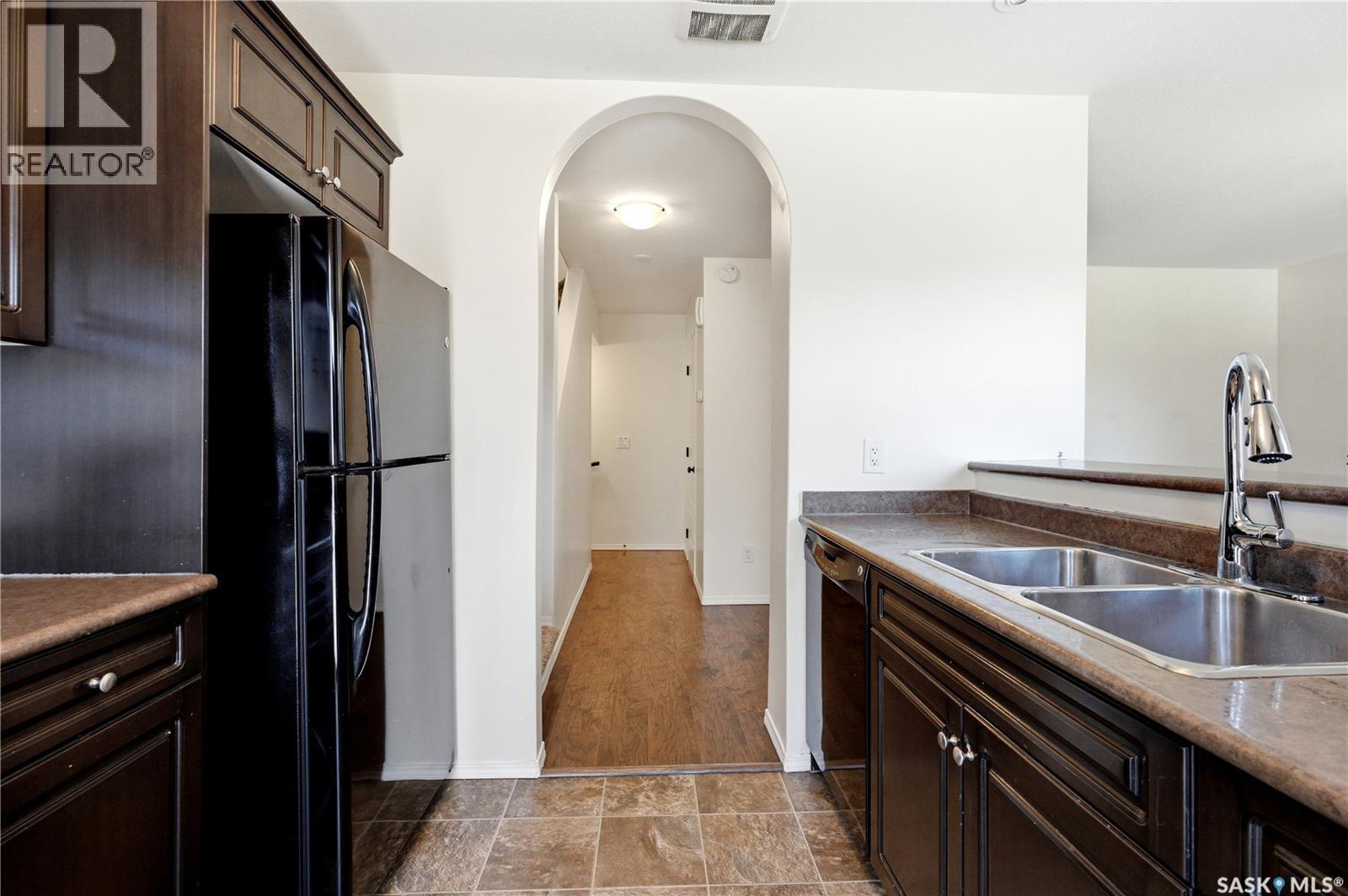 570 150 Langlois Way, Saskatoon, SK - Indoor Photo Showing Kitchen With Double Sink