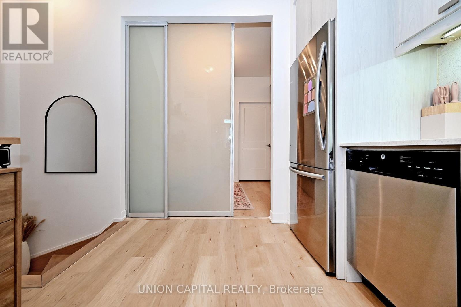 39 - 57 Finch Avenue W, Toronto, ON - Indoor Photo Showing Kitchen