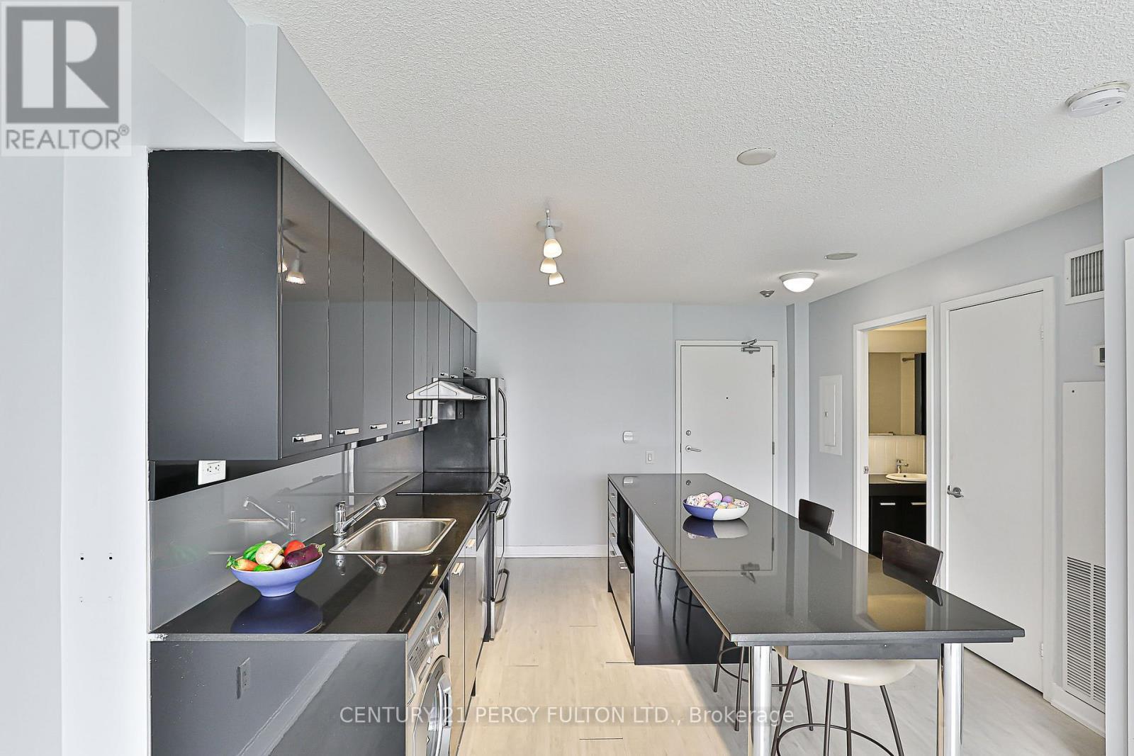 1612 - 19 Singer Court, Toronto, ON - Indoor Photo Showing Kitchen