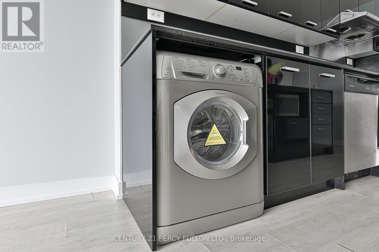 1612 - 19 Singer Court, Toronto, ON - Indoor Photo Showing Laundry Room