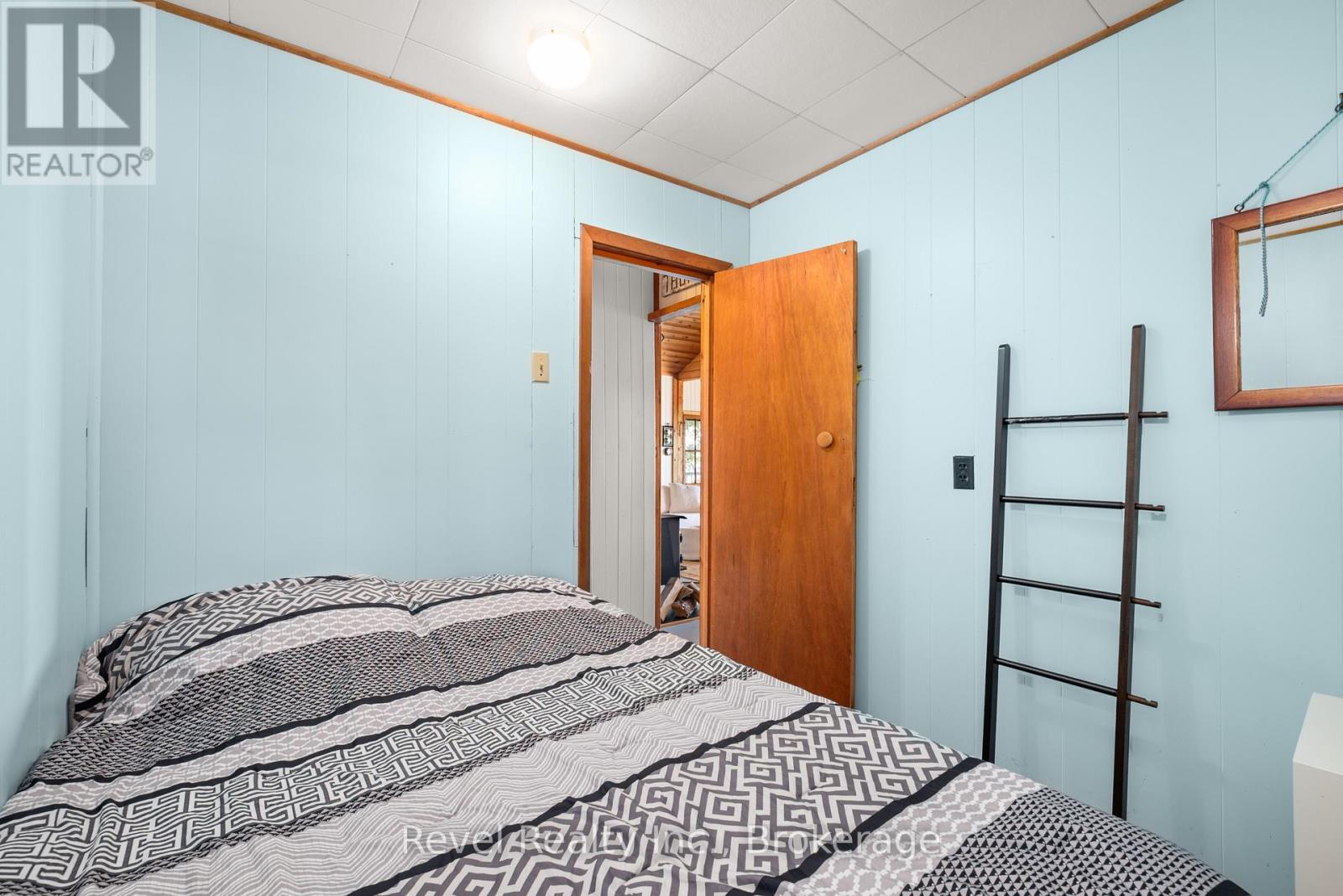 8004 Taits Beach Road, Hamilton Township (Bewdley), ON - Indoor Photo Showing Bedroom