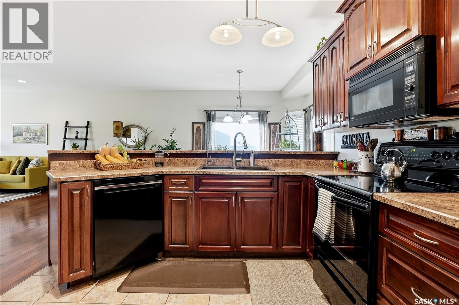 263 Beechmont Crescent, Saskatoon, SK - Indoor Photo Showing Kitchen