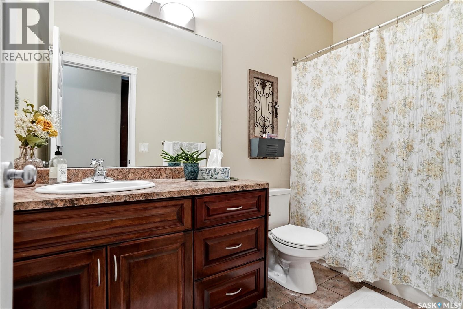 263 Beechmont Crescent, Saskatoon, SK - Indoor Photo Showing Bathroom