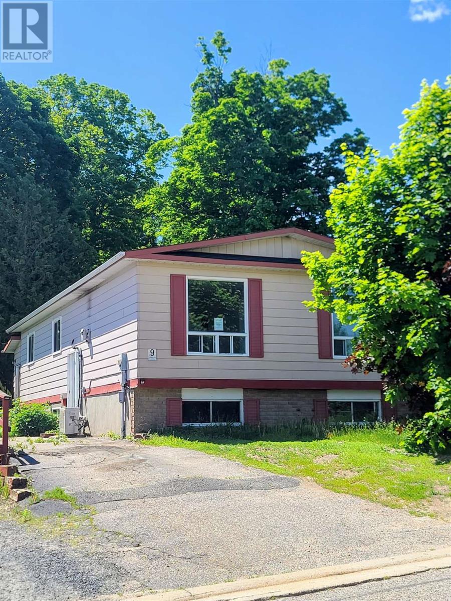 9 Lisbon Rd, Elliot Lake, ON