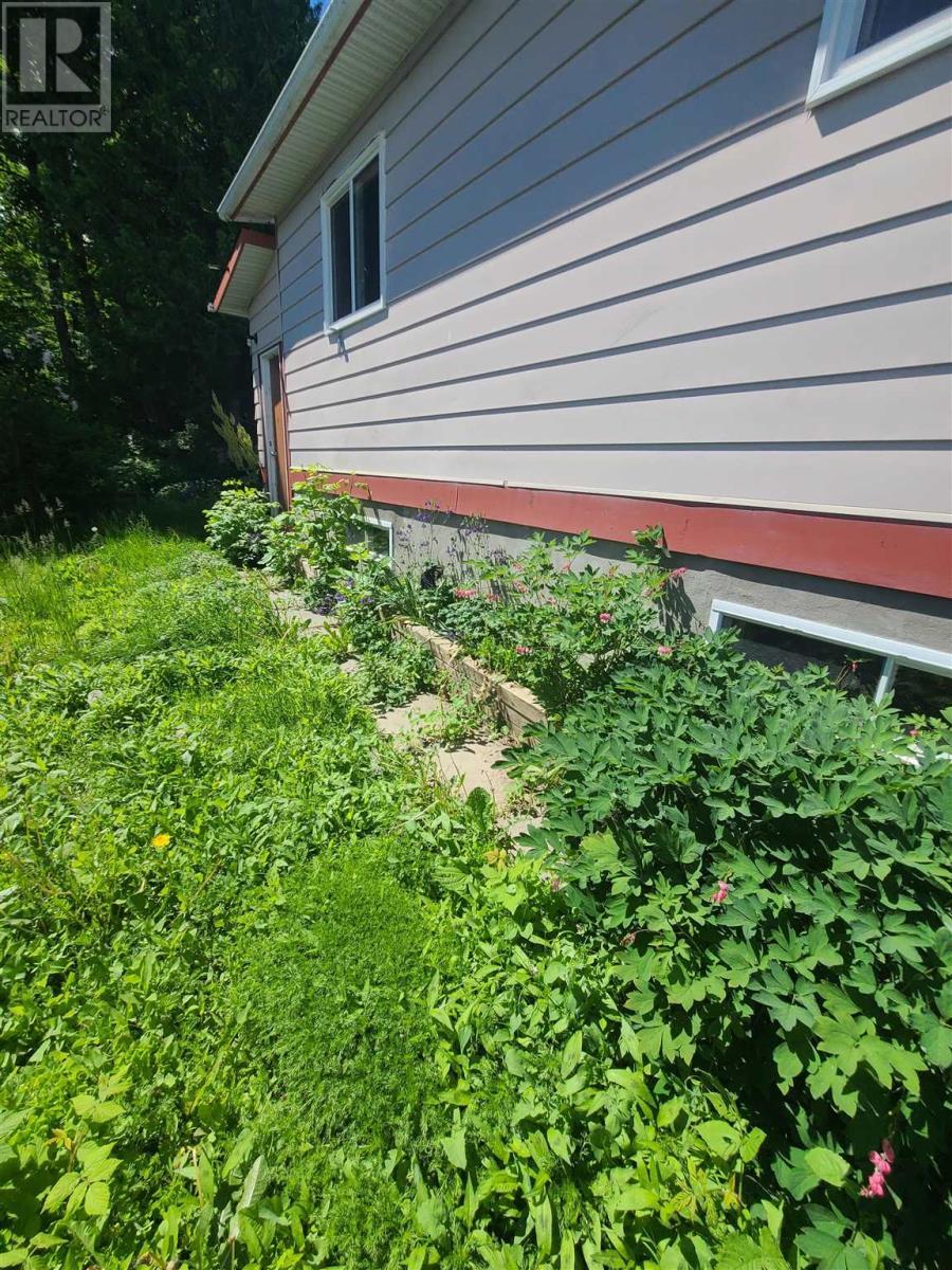 9 Lisbon Rd, Elliot Lake, ON