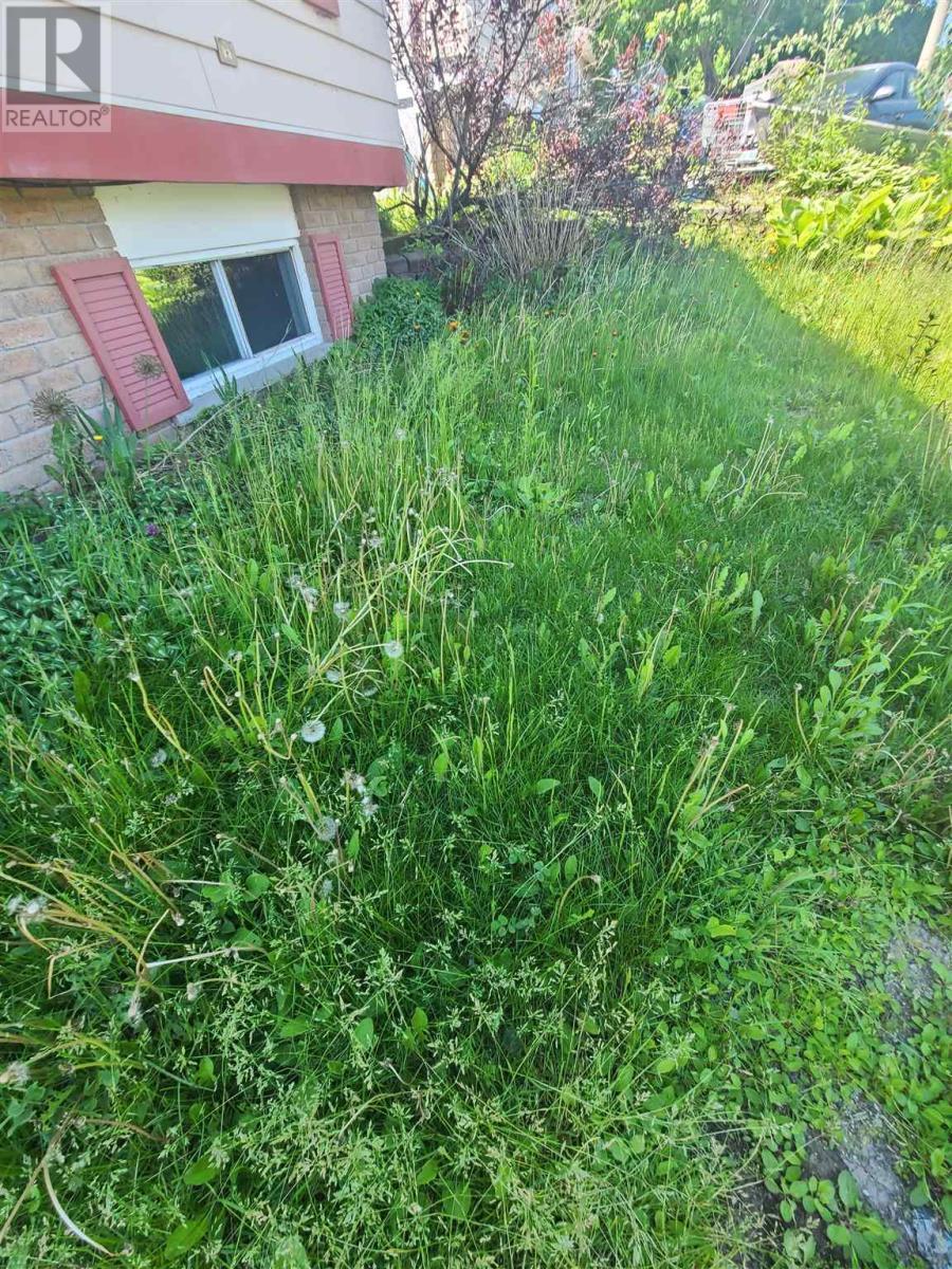 9 Lisbon Rd, Elliot Lake, ON