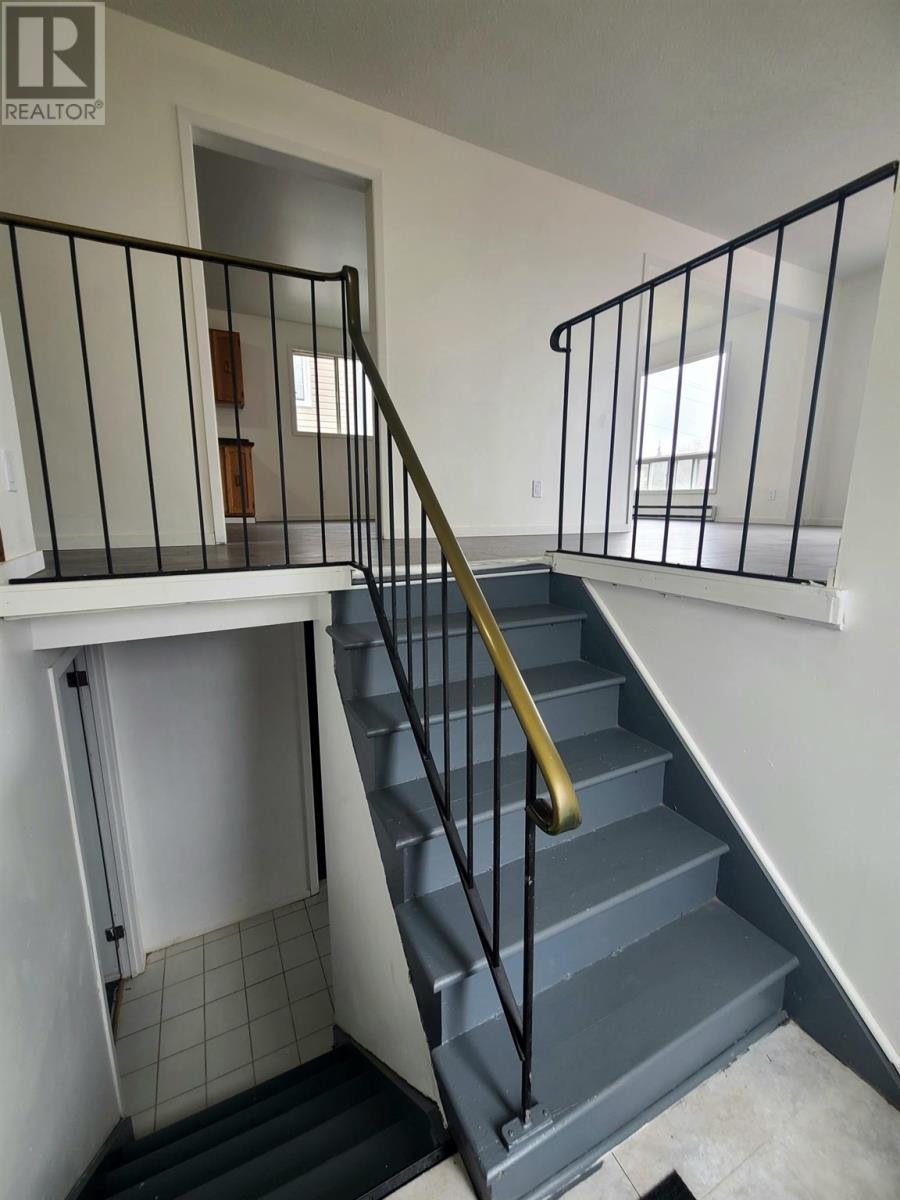 9 Lisbon Rd, Elliot Lake, ON