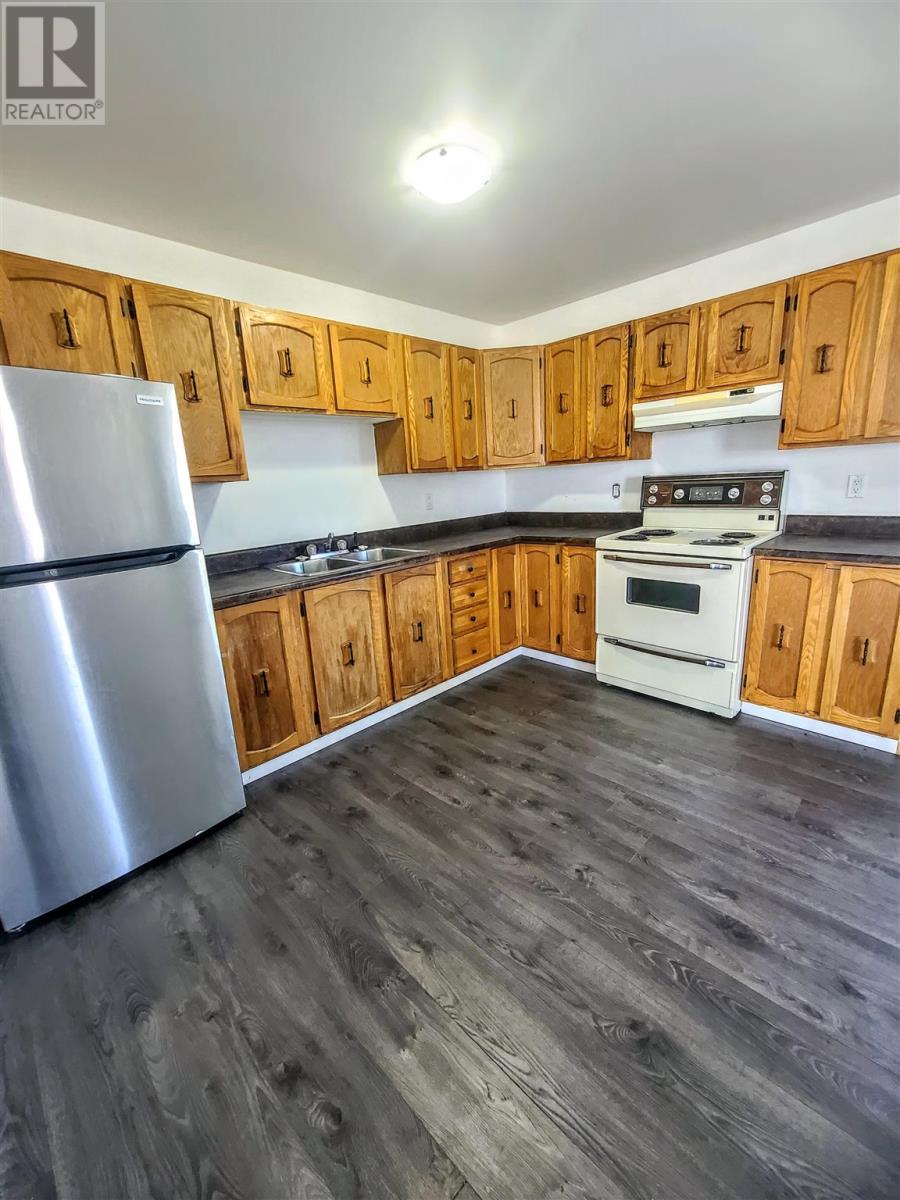 9 Lisbon Rd, Elliot Lake, ON
