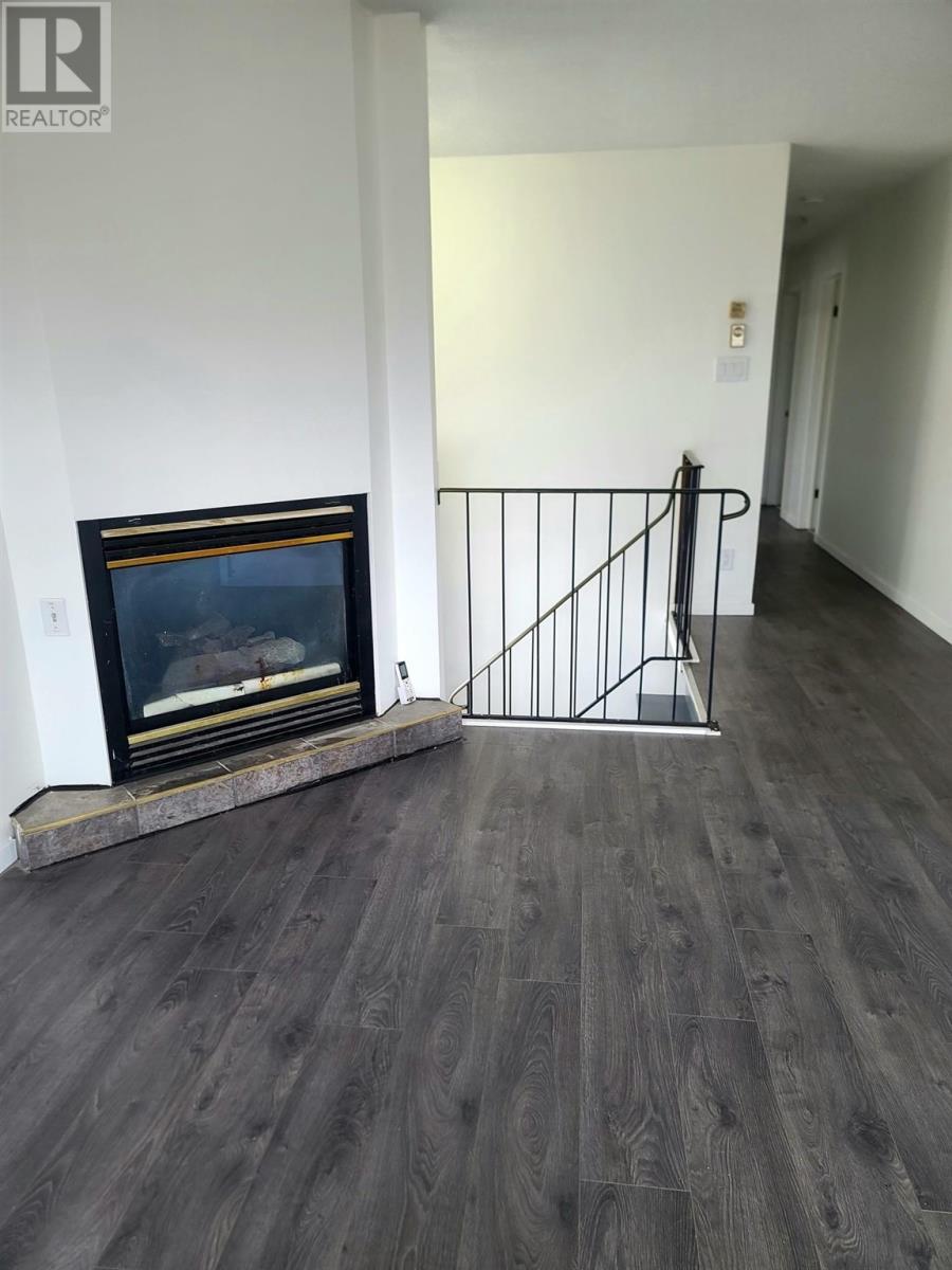 9 Lisbon Rd, Elliot Lake, ON