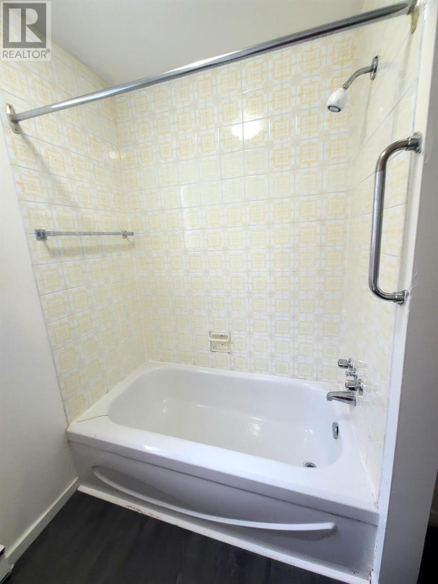 9 Lisbon Rd, Elliot Lake, ON