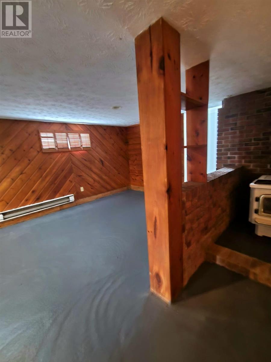 9 Lisbon Rd, Elliot Lake, ON