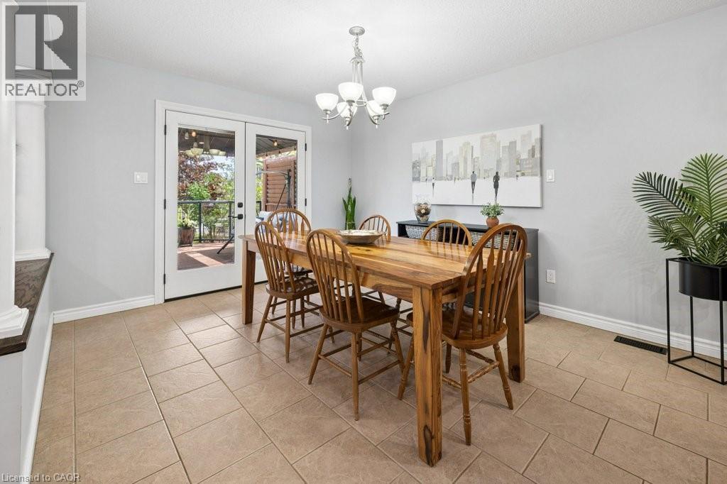 366 Townsend Drive, Breslau, ON - Indoor Photo Showing Dining Room