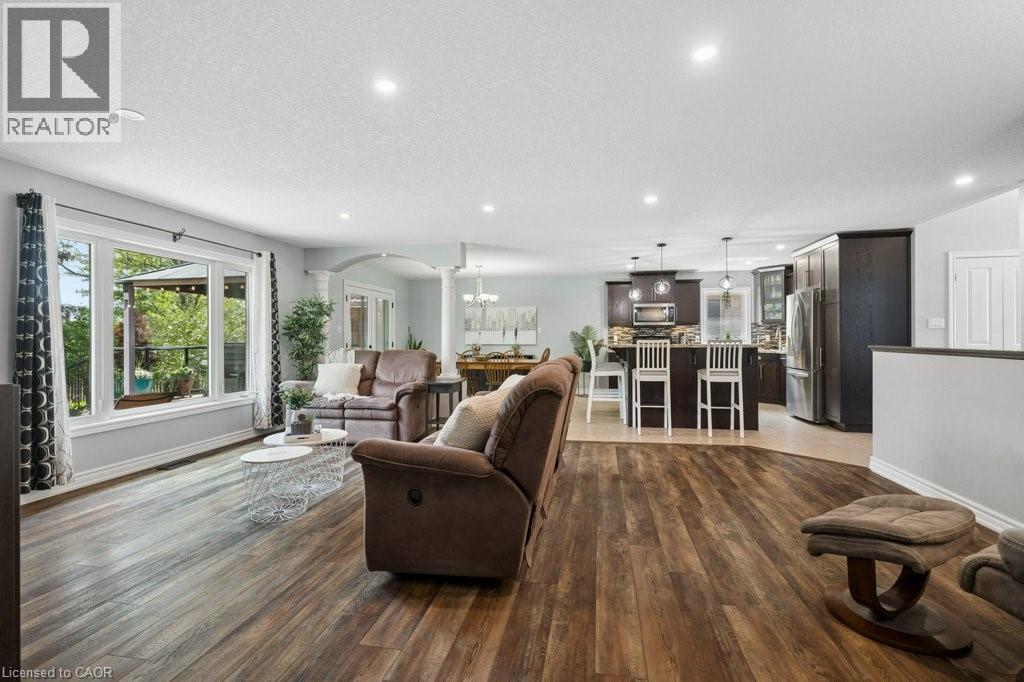 366 Townsend Drive, Breslau, ON - Indoor Photo Showing Living Room