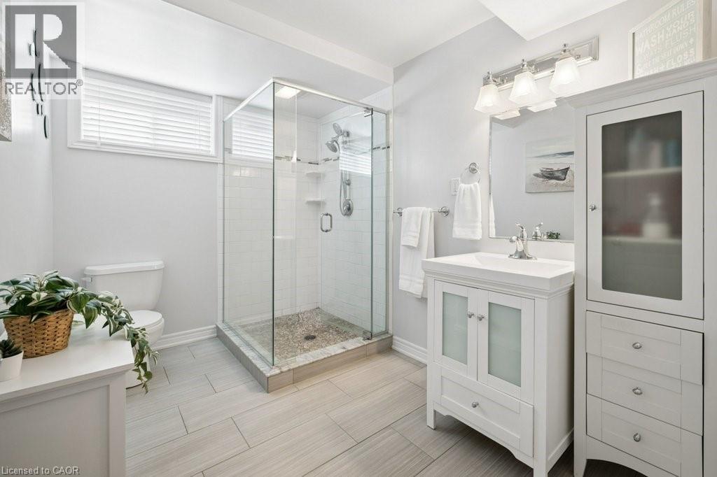 366 Townsend Drive, Breslau, ON - Indoor Photo Showing Bathroom