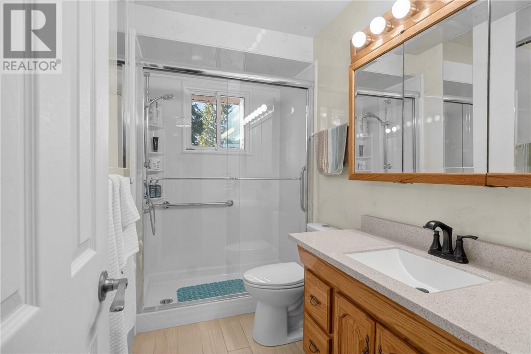 1161 Pine St, Hanmer, ON - Indoor Photo Showing Bathroom