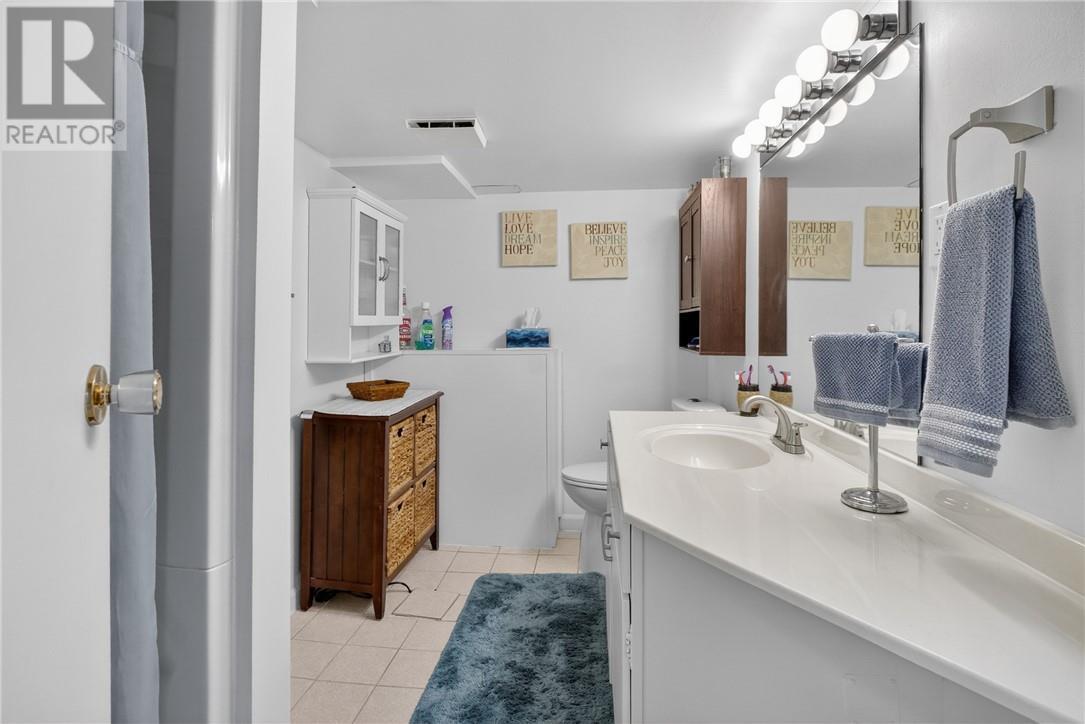 1161 Pine St, Hanmer, ON - Indoor Photo Showing Bathroom