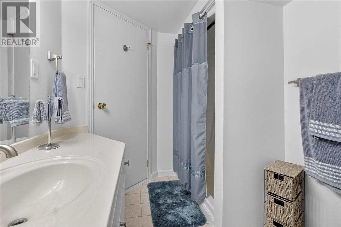1161 Pine St, Hanmer, ON - Indoor Photo Showing Bathroom