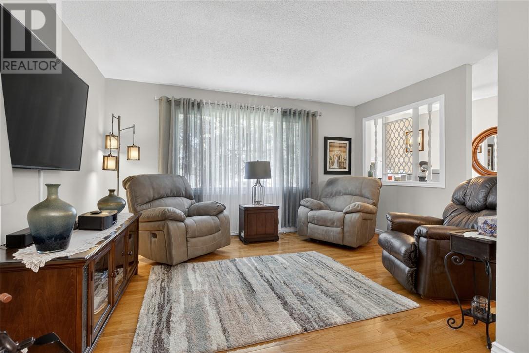 1161 Pine St, Hanmer, ON - Indoor Photo Showing Living Room