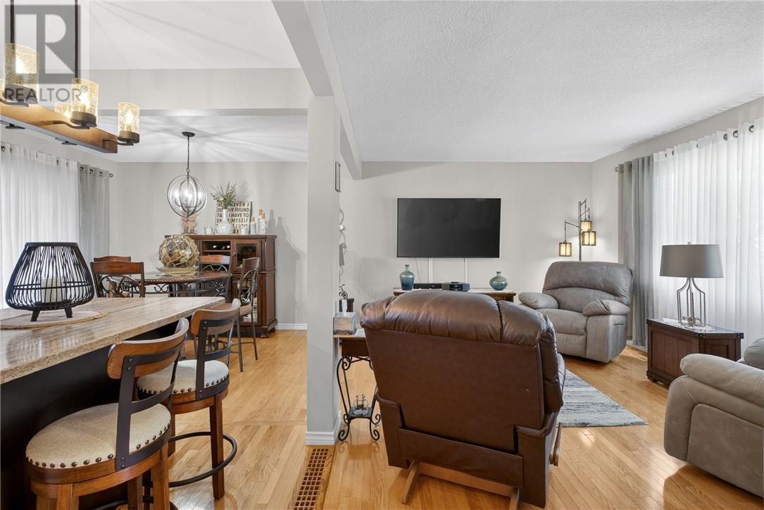 1161 Pine St, Hanmer, ON - Indoor Photo Showing Living Room