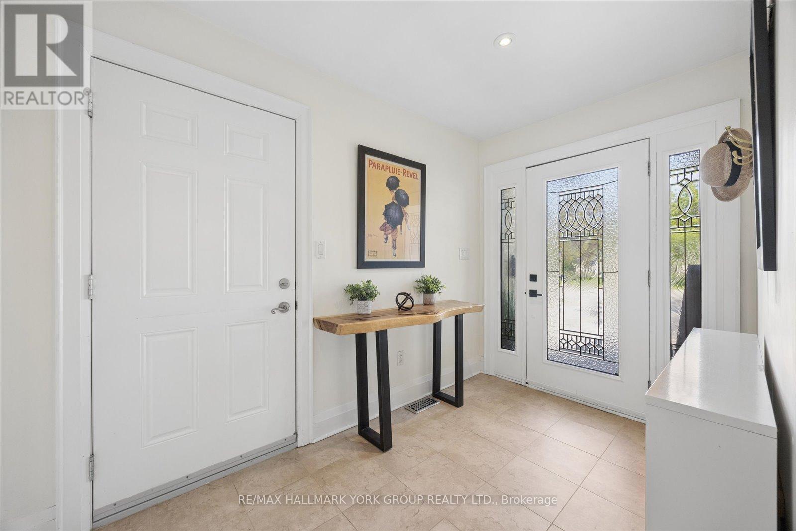45 Foreht Crescent, Aurora, ON - Indoor Photo Showing Other Room
