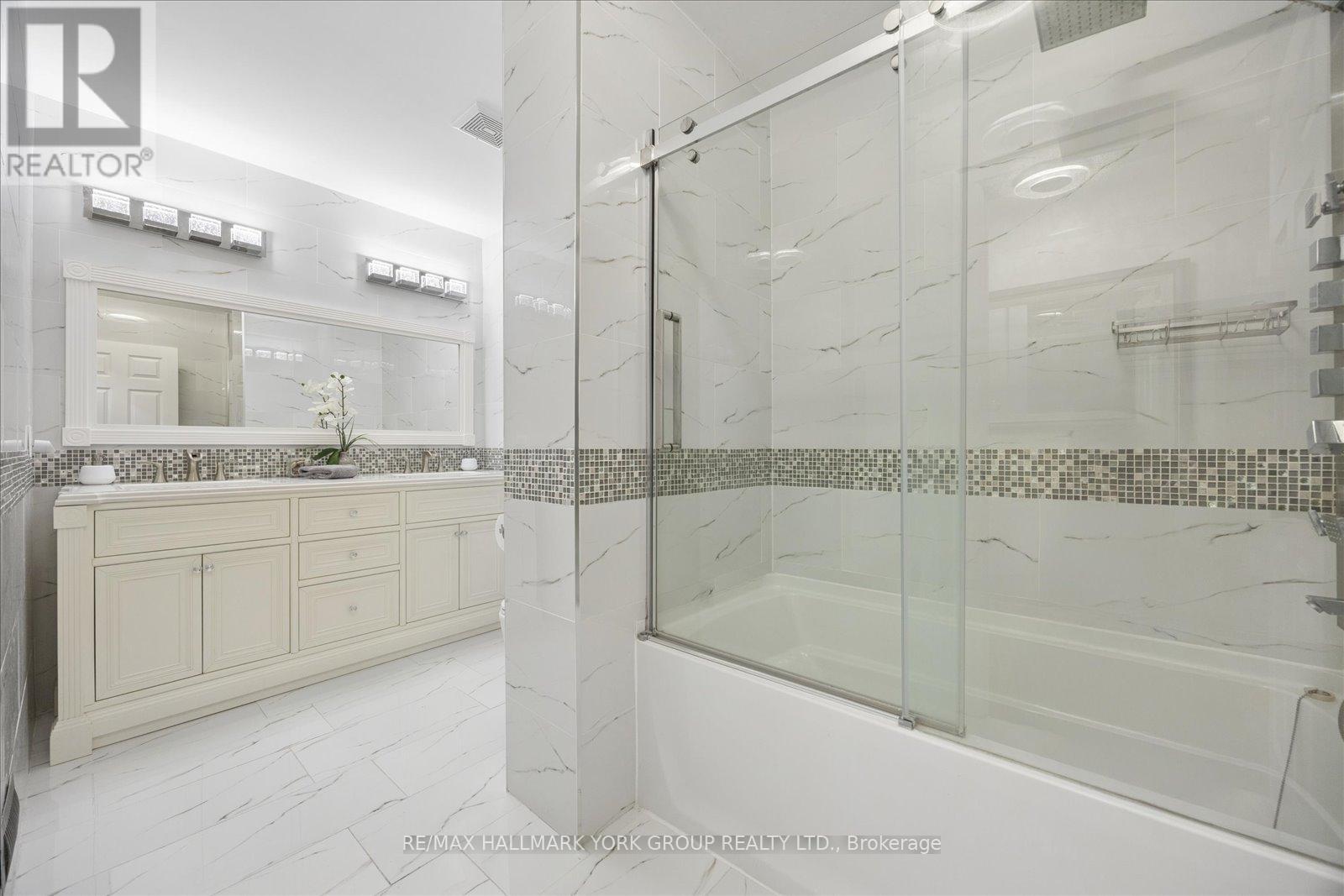 45 Foreht Crescent, Aurora, ON - Indoor Photo Showing Bathroom