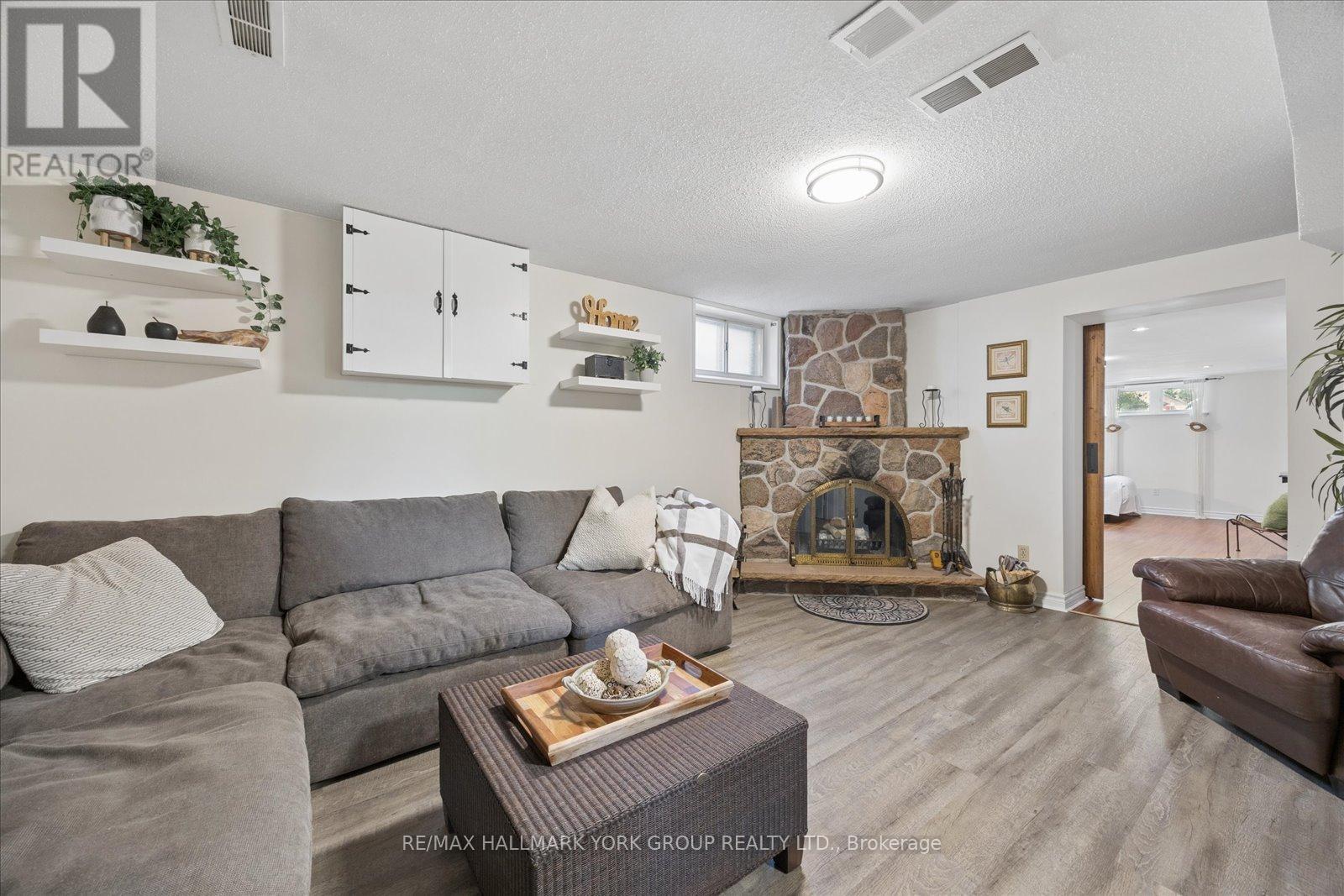 45 Foreht Crescent, Aurora, ON - Indoor Photo Showing Living Room With Fireplace