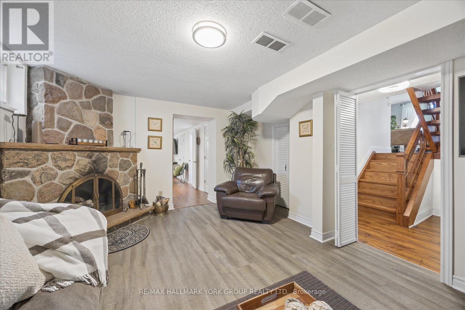 45 Foreht Crescent, Aurora, ON - Indoor Photo Showing Living Room With Fireplace