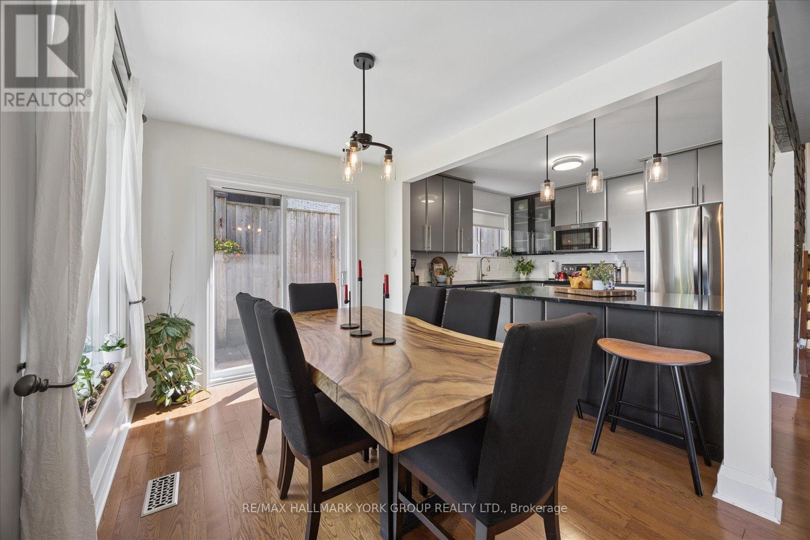 45 Foreht Crescent, Aurora, ON - Indoor Photo Showing Dining Room
