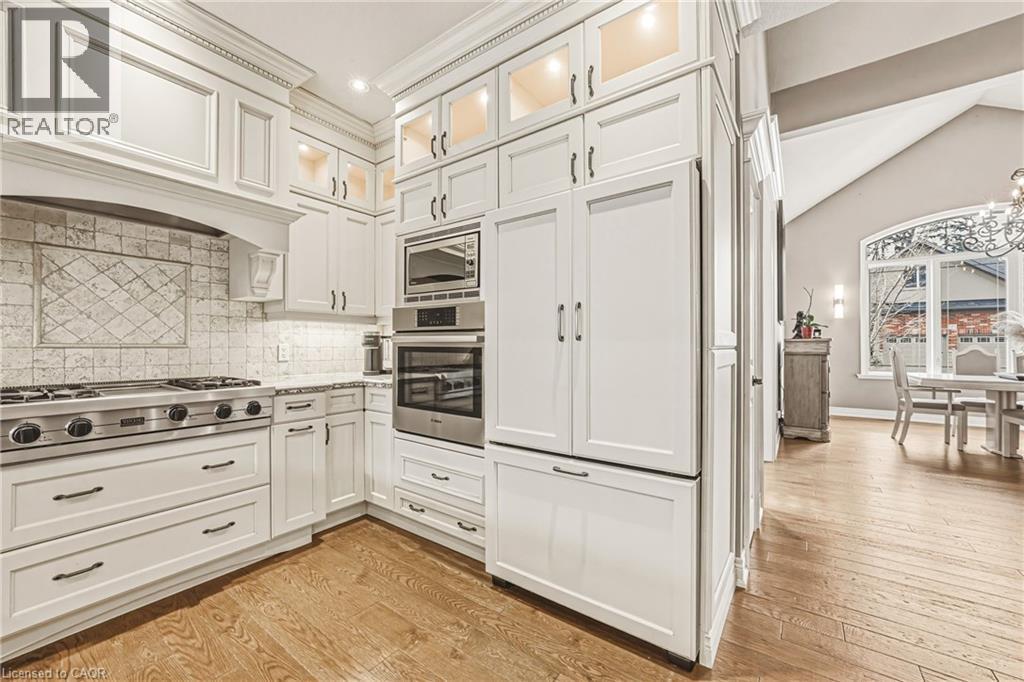 976 Shadeland Avenue Unit# 3, Burlington, ON - Indoor Photo Showing Kitchen With Upgraded Kitchen