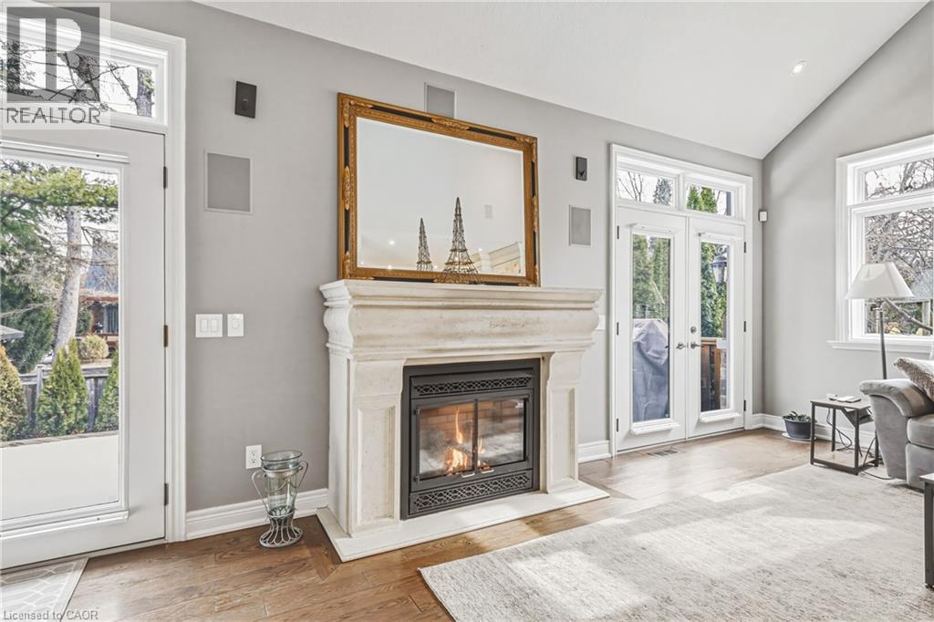 976 Shadeland Avenue Unit# 3, Burlington, ON - Indoor Photo Showing Living Room With Fireplace