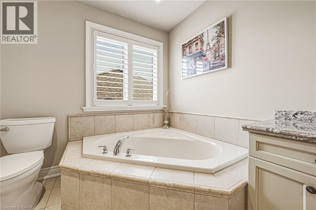 976 Shadeland Avenue Unit# 3, Burlington, ON - Indoor Photo Showing Bathroom