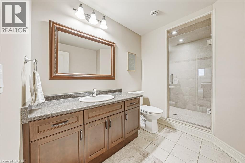 976 Shadeland Avenue Unit# 3, Burlington, ON - Indoor Photo Showing Bathroom