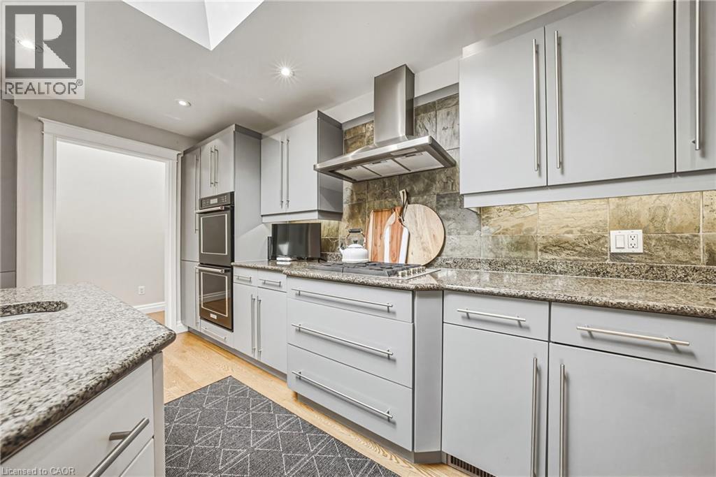 7 Colonial Crescent, Oakville, ON - Indoor Photo Showing Kitchen With Upgraded Kitchen
