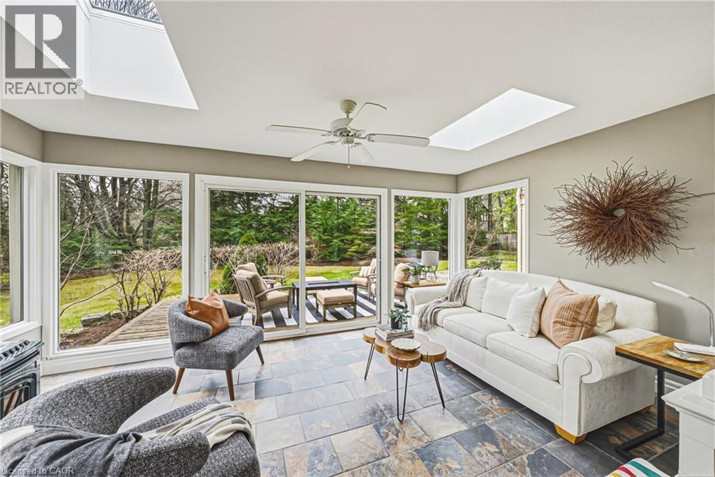 7 Colonial Crescent, Oakville, ON - Indoor Photo Showing Living Room