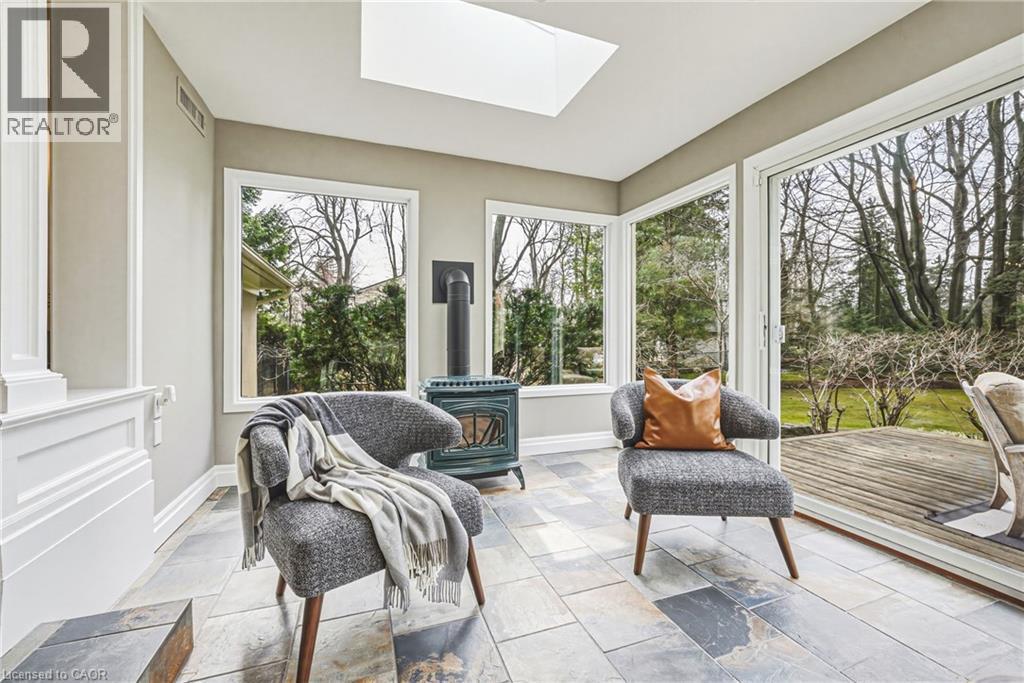 7 Colonial Crescent, Oakville, ON -
