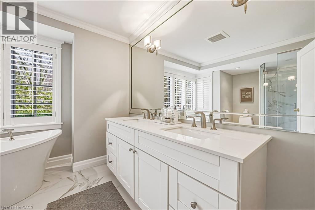7 Colonial Crescent, Oakville, ON - Indoor Photo Showing Bathroom