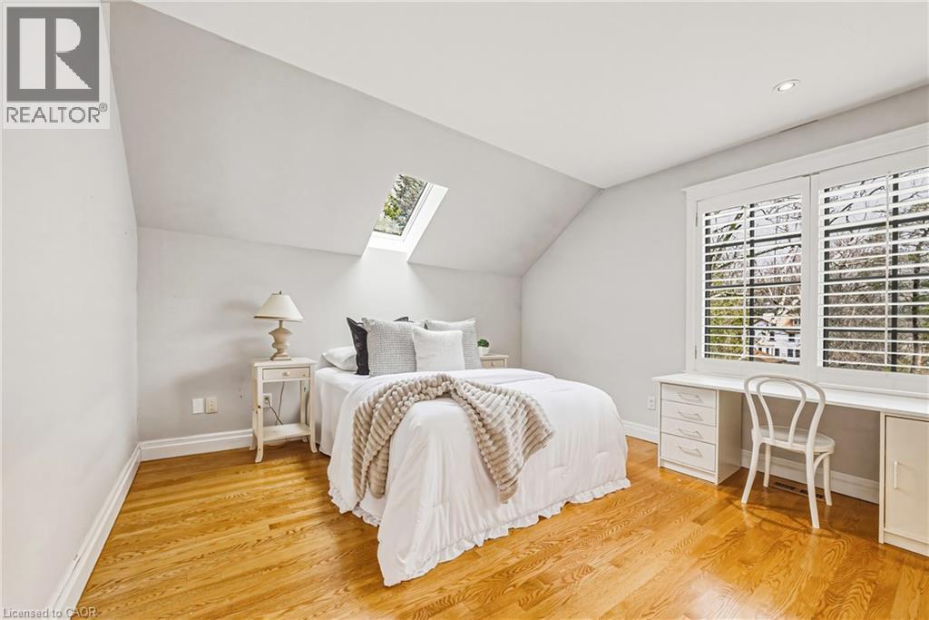 7 Colonial Crescent, Oakville, ON - Indoor Photo Showing Bedroom