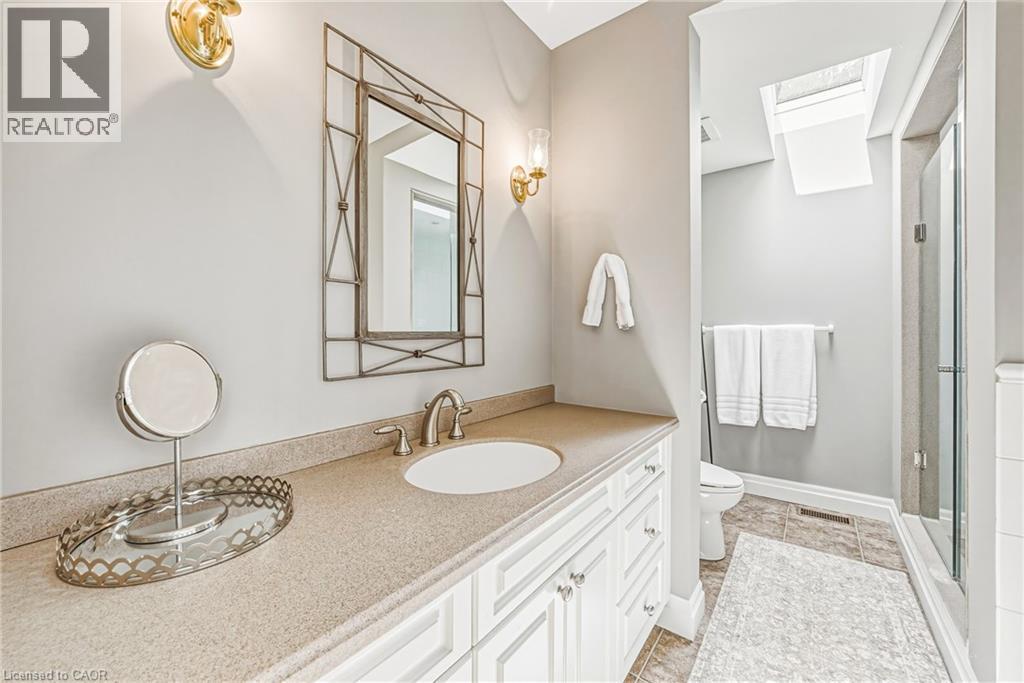 7 Colonial Crescent, Oakville, ON - Indoor Photo Showing Bathroom