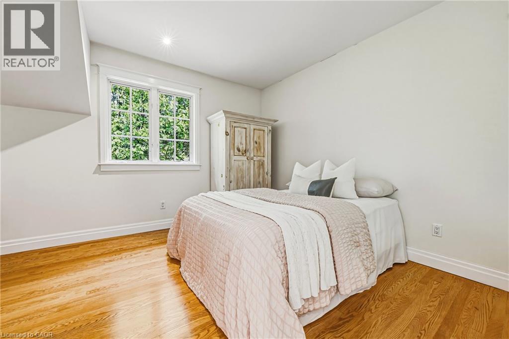7 Colonial Crescent, Oakville, ON - Indoor Photo Showing Bedroom
