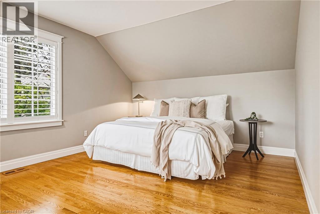 7 Colonial Crescent, Oakville, ON - Indoor Photo Showing Bedroom