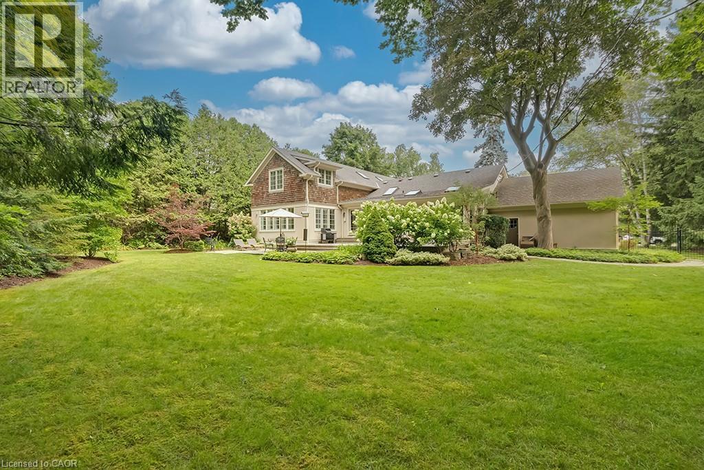 7 Colonial Crescent, Oakville, ON - Outdoor
