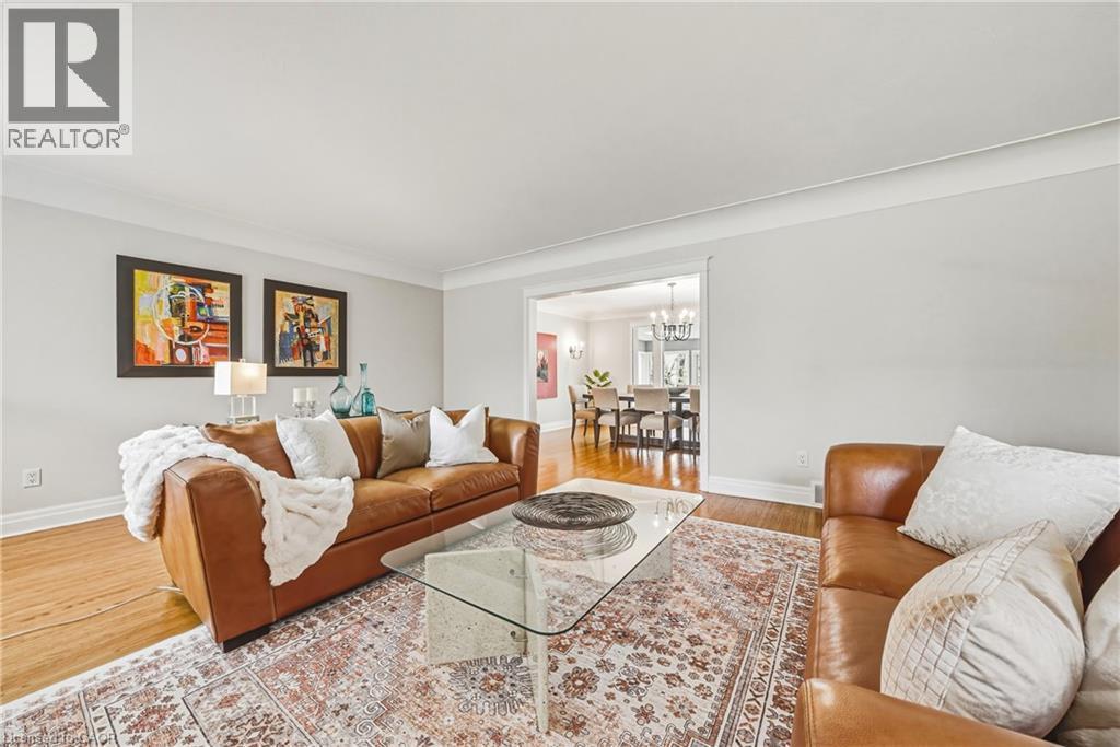 7 Colonial Crescent, Oakville, ON - Indoor Photo Showing Living Room