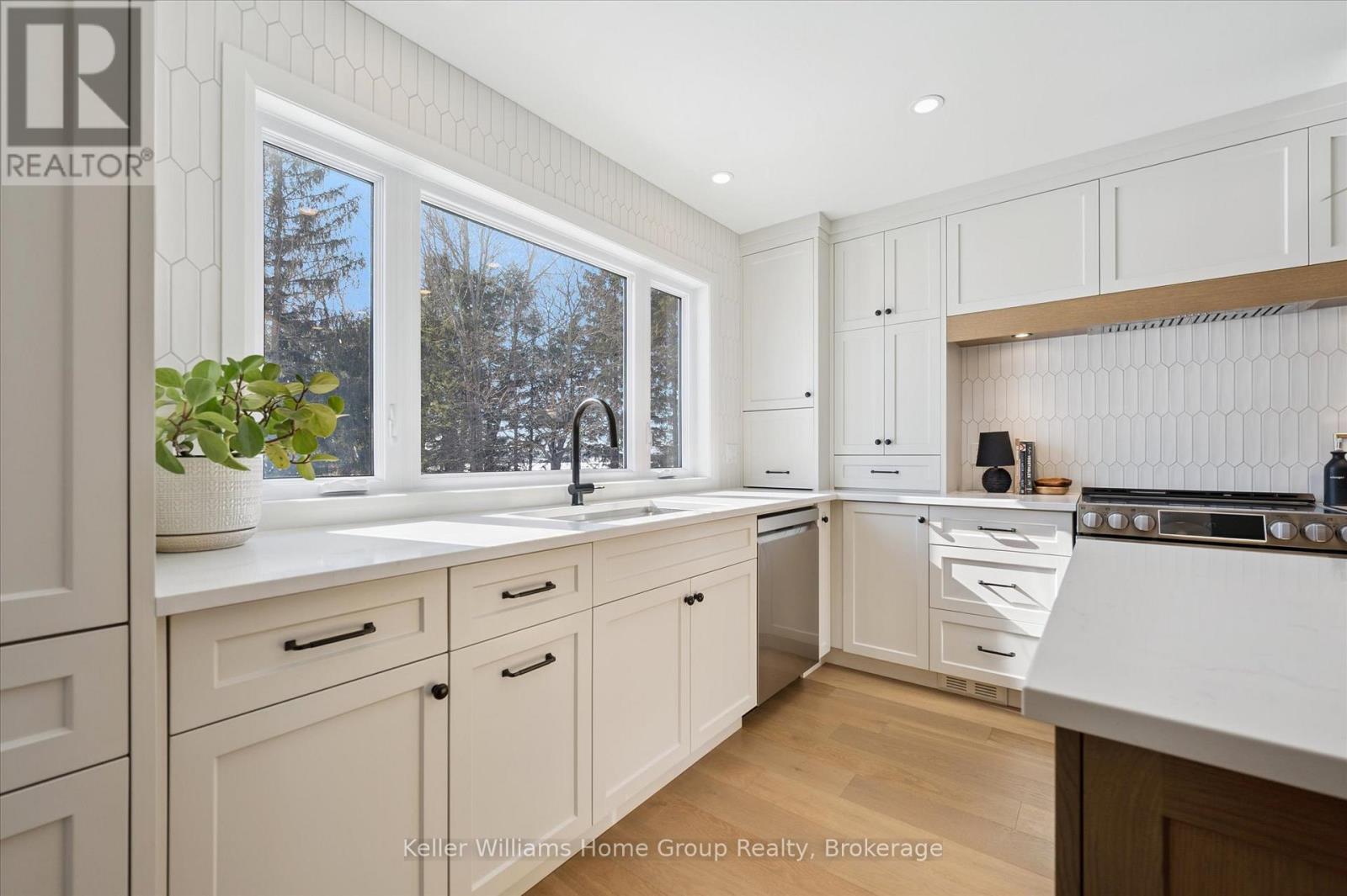 6794 Sixth Line, Centre Wellington, ON - Indoor Photo Showing Kitchen