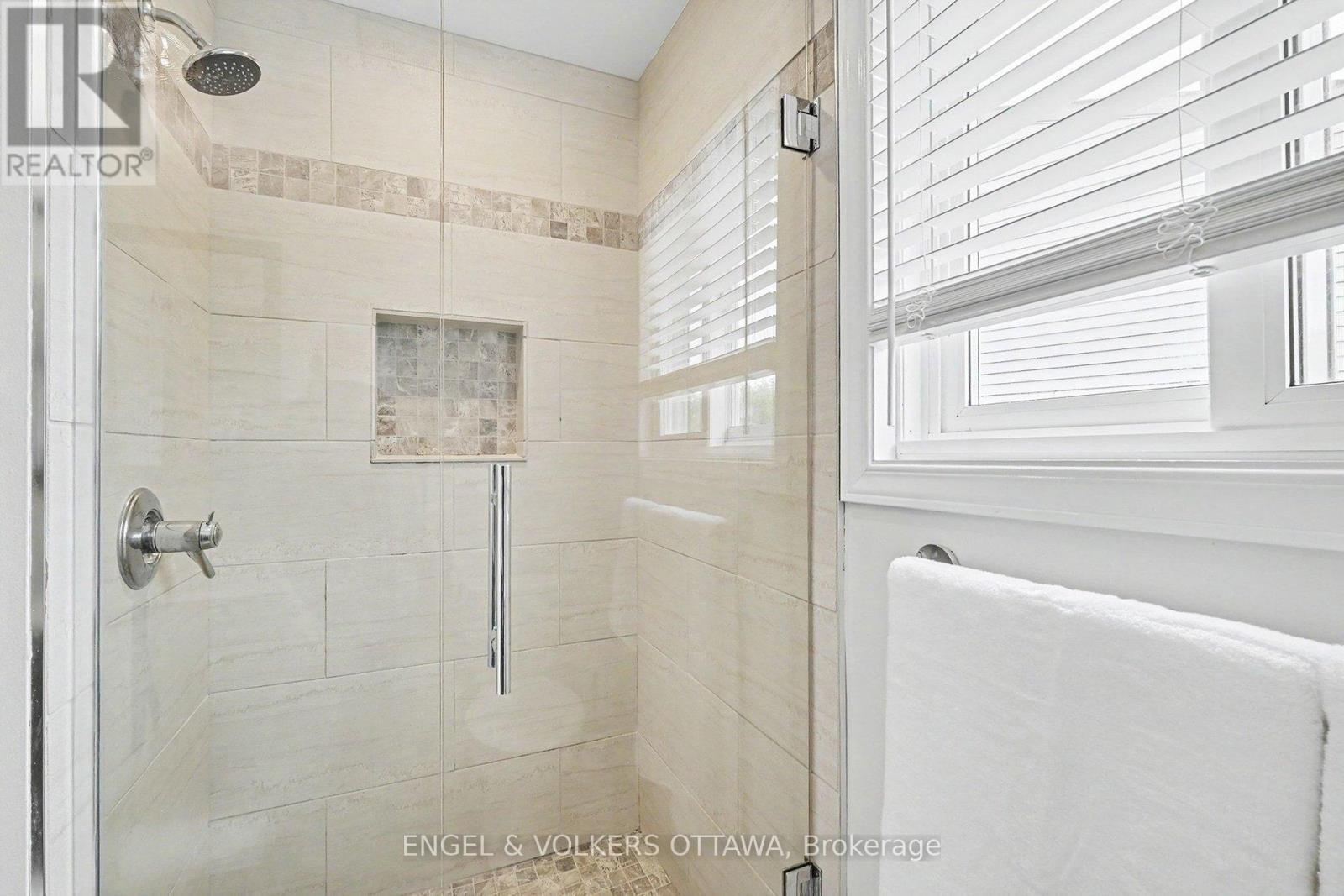 37 Gentle Gate Crescent, Ottawa, ON - Indoor Photo Showing Bathroom