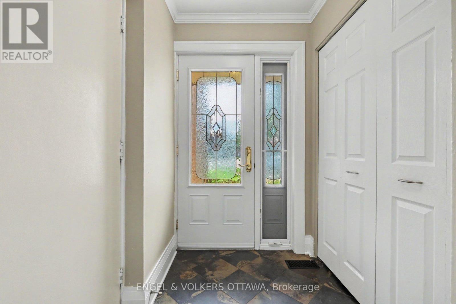 37 Gentle Gate Crescent, Ottawa, ON - Indoor Photo Showing Other Room