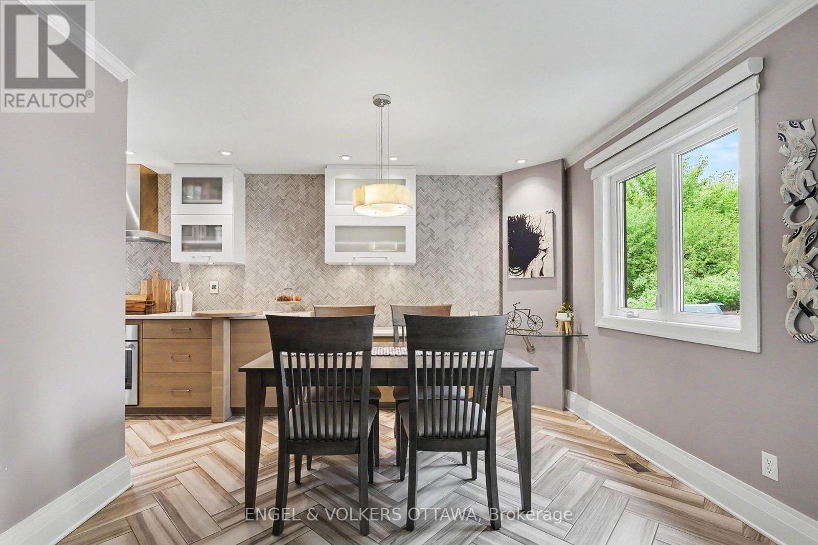 37 Gentle Gate Crescent, Ottawa, ON - Indoor Photo Showing Dining Room